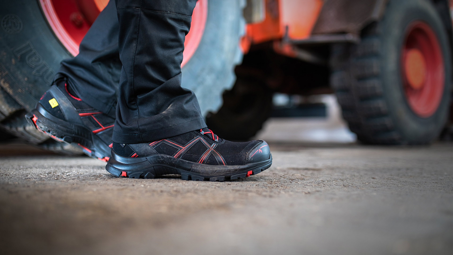 610002_black_eagle_safety_40-1_low_black_red